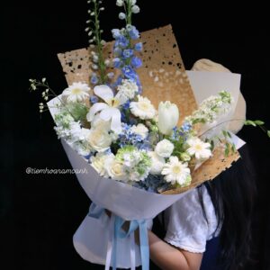 Bó hoa cẩm tú cầu mix delphin tông xanh dương trắng