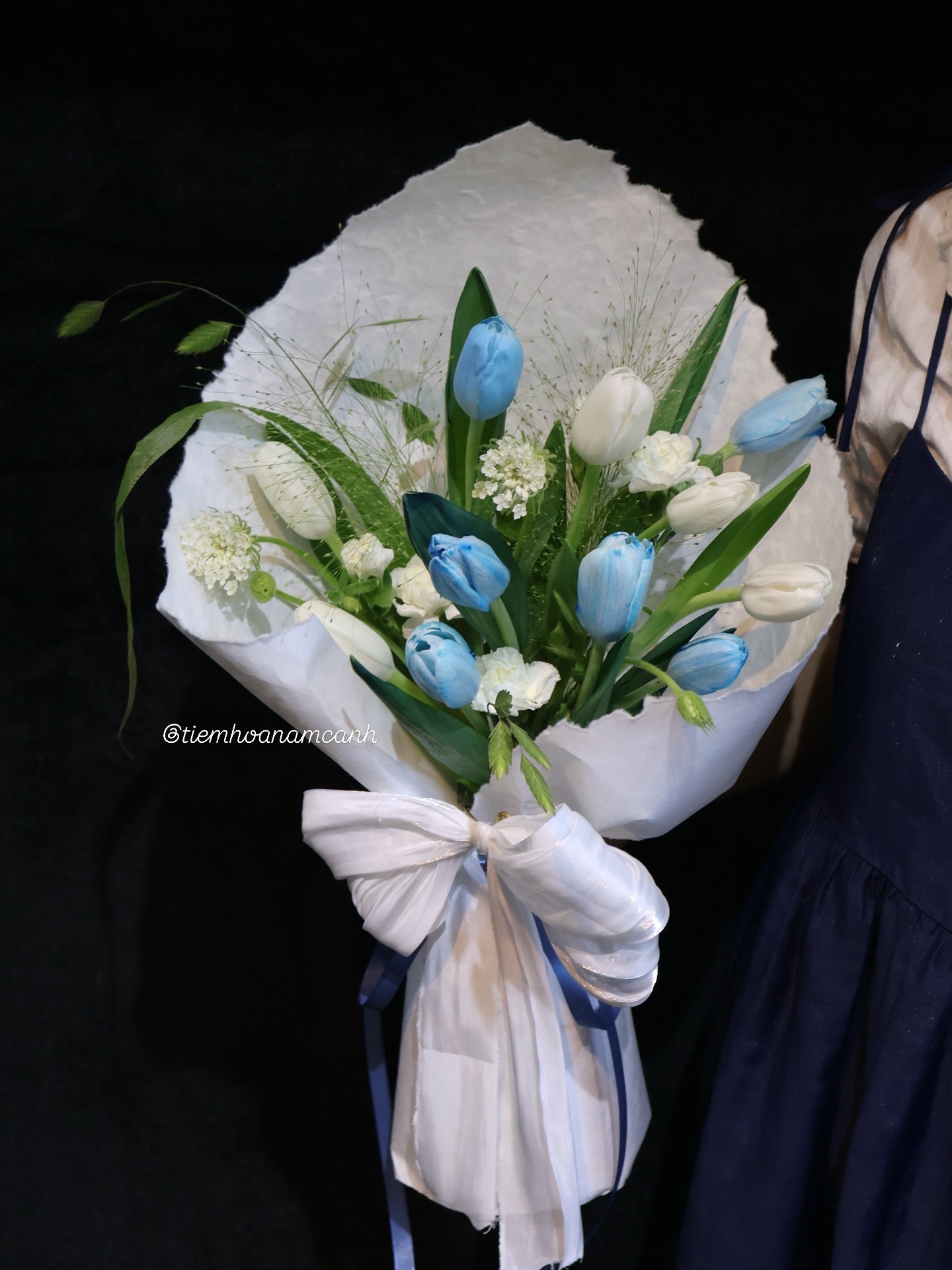 Bó tulip xanh mix trắng 11 bông