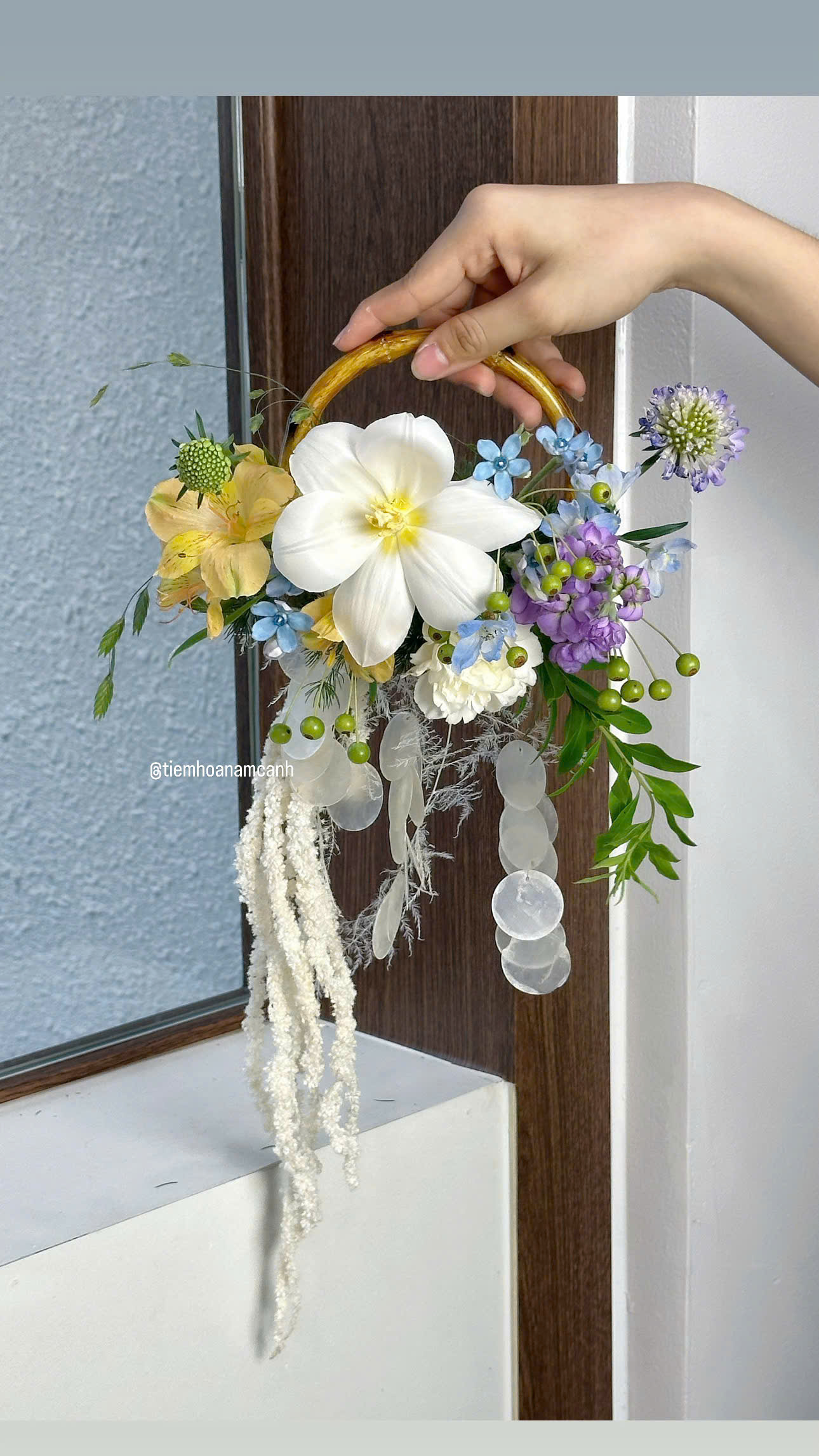 Vòng hoa cưới cầm tay cô dâu - Ảnh 3